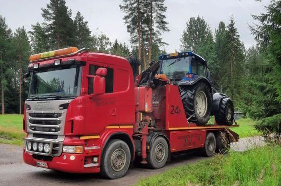 Salmivirta Yhtiöt Oy tekee konekuljetukset